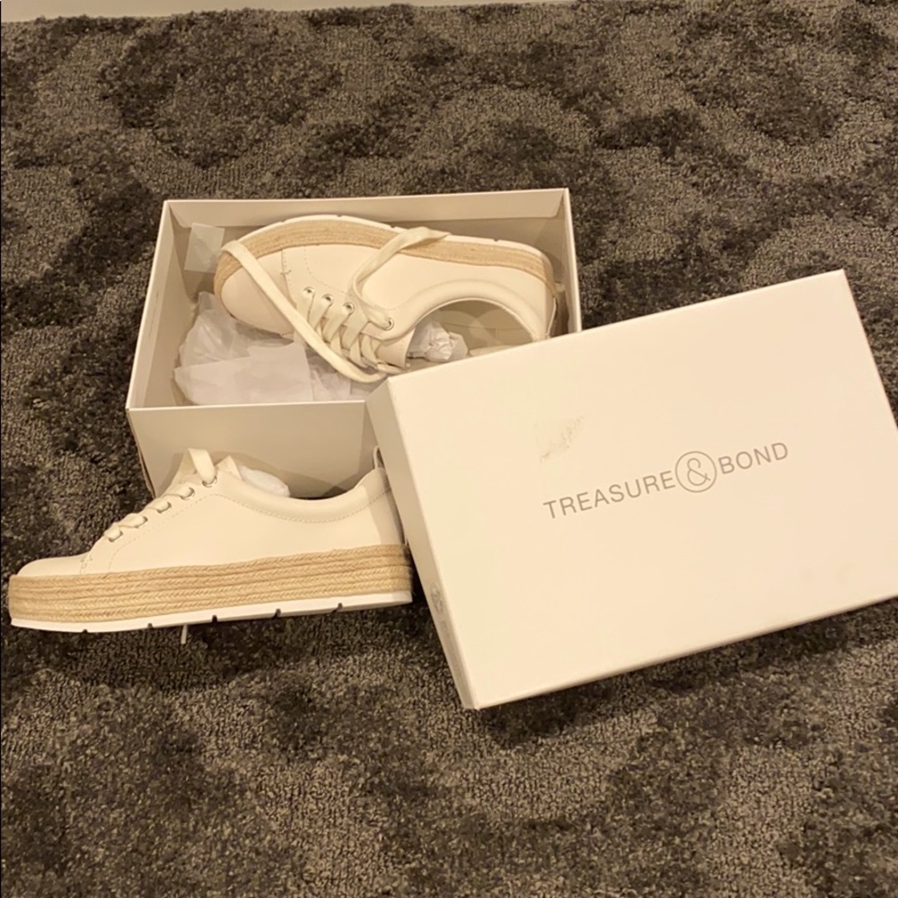Platform cream sneakers